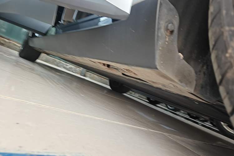 Used XPeng MONA M03 2024 620 with Ultra-Long Range Right Side Sill