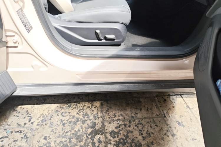 Used XPeng MONA M03 2024 620 with Ultra-Long Range Right Side Sill