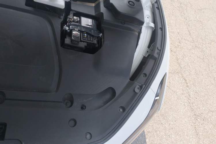 Used XPeng MONA M03 2024 620 with Ultra-Long Range Engine Bay Left