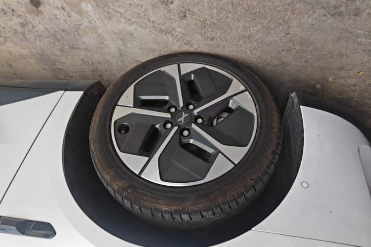 Used XPeng MONA M03 2024 620 with Ultra-Long Range Exterior 4