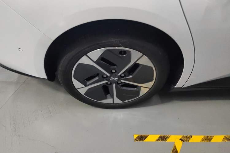 Used XPeng MONA M03 2024 620 with Ultra-Long Range Exterior 8