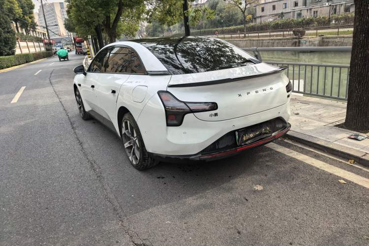 Used XPeng MONA M03 2024 620 with Ultra-Long Range Exterior 8