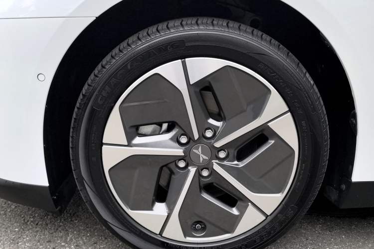 Used XPeng MONA M03 2024 620 with Ultra-Long Range Exterior 8