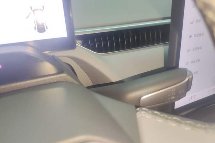 Used XPeng MONA M03 2024 620 with Ultra-Long Range Gear Lever