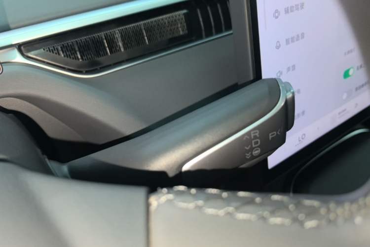 Used XPeng MONA M03 2024 620 with Ultra-Long Range Gear Lever