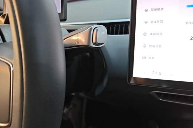 Used XPeng MONA M03 2024 620 with Ultra-Long Range Gear Lever