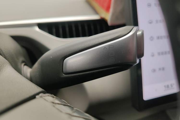 Used XPeng MONA M03 2024 620 with Ultra-Long Range Gear Lever
