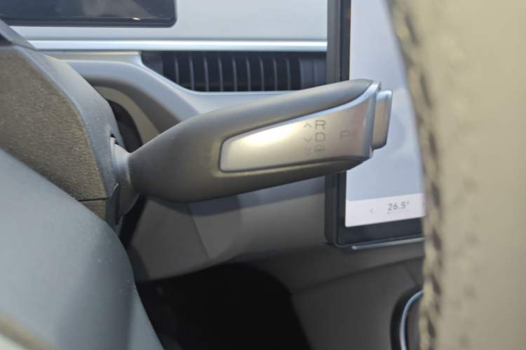 Used XPeng MONA M03 2024 620 with Ultra-Long Range Gear Lever