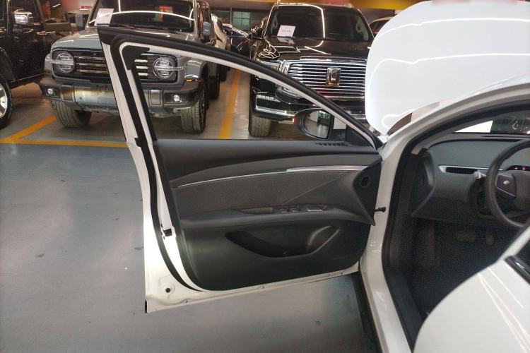 Used XPeng MONA M03 2024 620 with Ultra-Long Range Interior 7