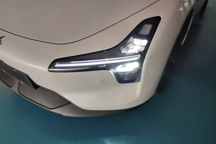 Used XPeng MONA M03 2024 620 with Ultra-Long Range Left Front Headlight