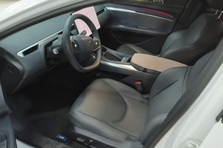 Used XPeng MONA M03 2024 620 with Ultra-Long Range Left Front Seat