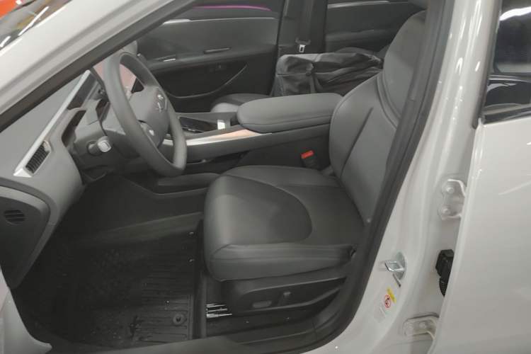 Used XPeng MONA M03 2024 620 with Ultra-Long Range Left Front Seat