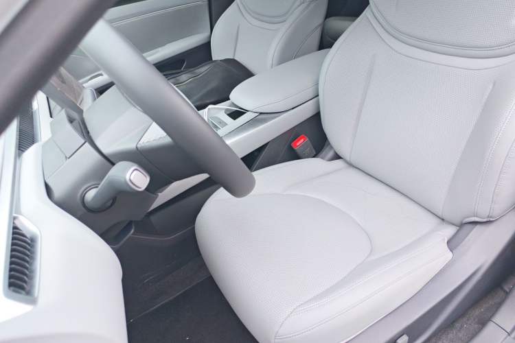 Used XPeng MONA M03 2024 620 with Ultra-Long Range Left Front Seat