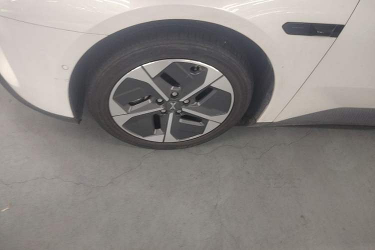 Used XPeng MONA M03 2024 620 with Ultra-Long Range Left Front Wheel Hub