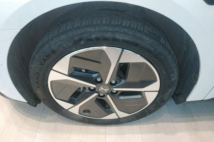 Used XPeng MONA M03 2024 620 with Ultra-Long Range Left Front Wheel Hub