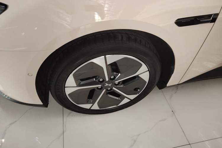 Used XPeng MONA M03 2024 620 with Ultra-Long Range Left Front Wheel Hub