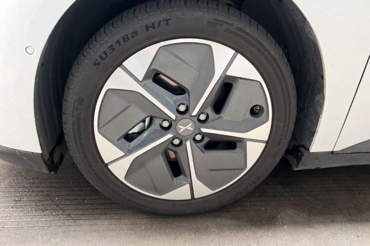 Used XPeng MONA M03 2024 620 with Ultra-Long Range Left Front Wheel Hub