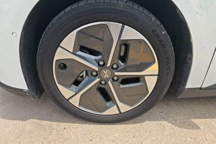 Used XPeng MONA M03 2024 620 with Ultra-Long Range Left Front Wheel Hub