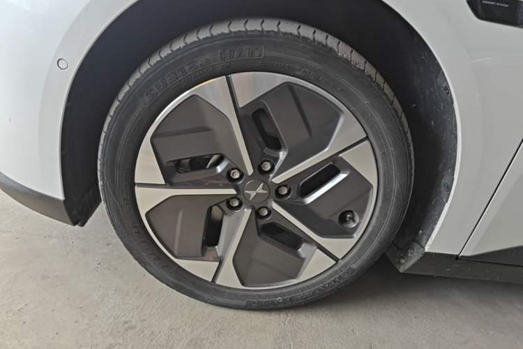 Used XPeng MONA M03 2024 620 with Ultra-Long Range Left Front Wheel Hub