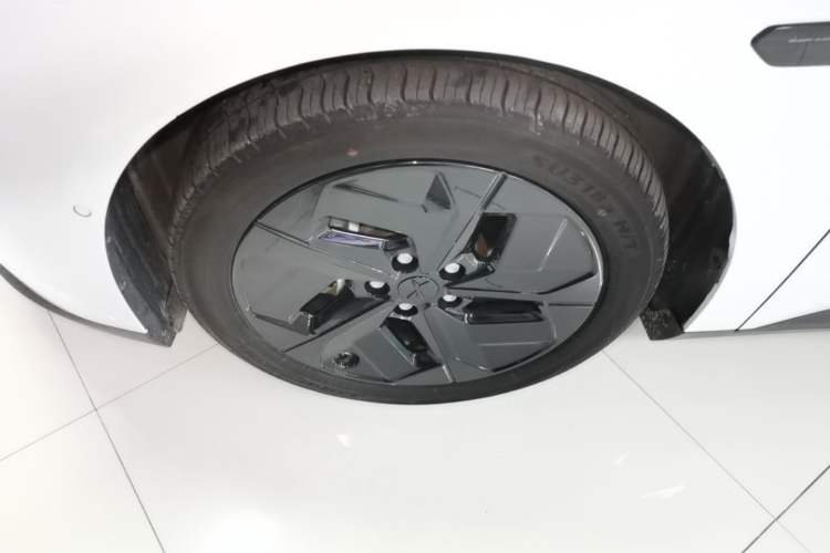 Used XPeng MONA M03 2024 620 with Ultra-Long Range Left Front Wheel Hub
