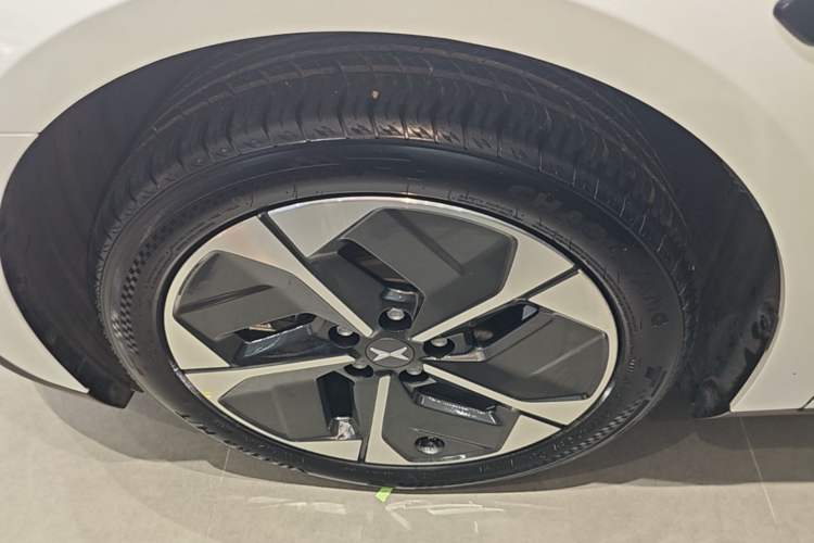 Used XPeng MONA M03 2024 620 with Ultra-Long Range Left Front Wheel Hub