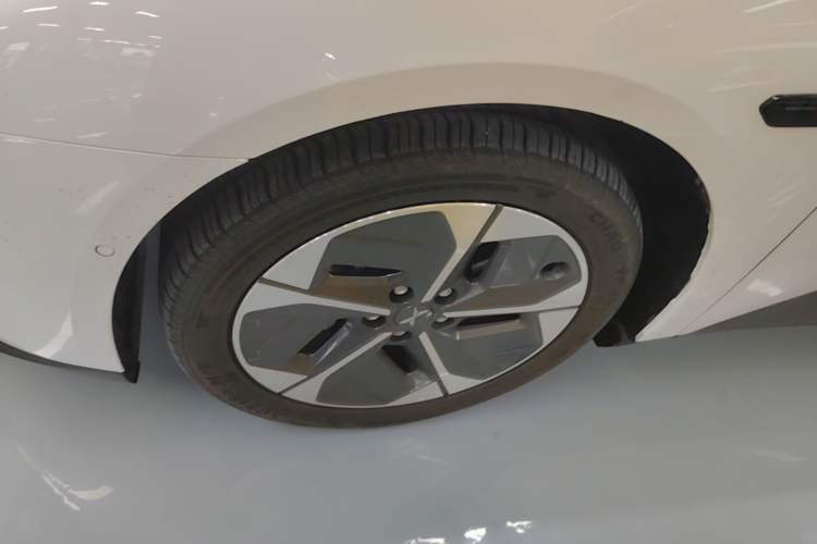 Used XPeng MONA M03 2024 620 with Ultra-Long Range Left Front Wheel Hub