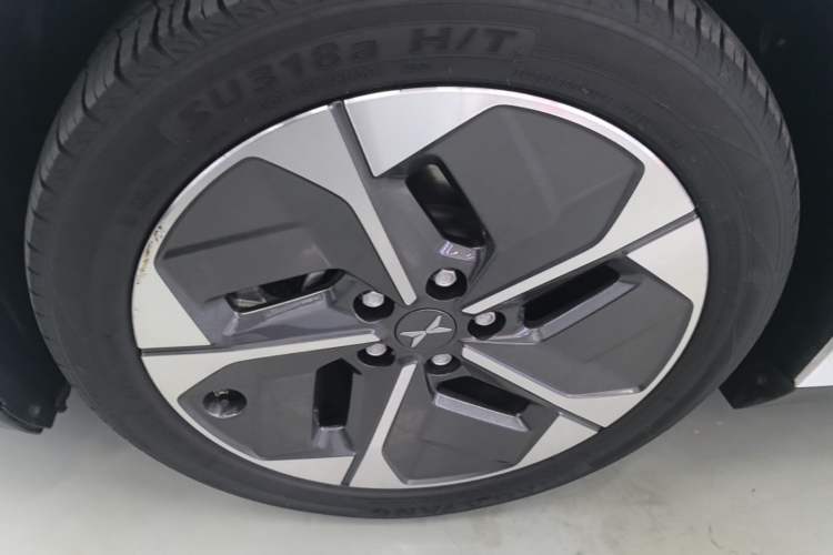 Used XPeng MONA M03 2024 620 with Ultra-Long Range Left Front Wheel Hub