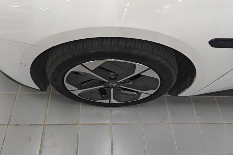 Used XPeng MONA M03 2024 620 with Ultra-Long Range Left Front Wheel Hub