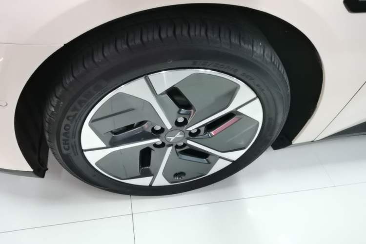 Used XPeng MONA M03 2024 620 with Ultra-Long Range Left Front Wheel Hub