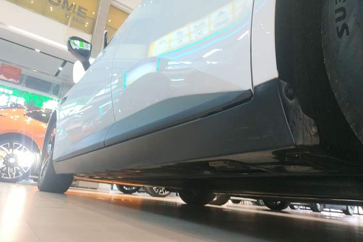 Used XPeng MONA M03 2024 620 with Ultra-Long Range Left Side Sill