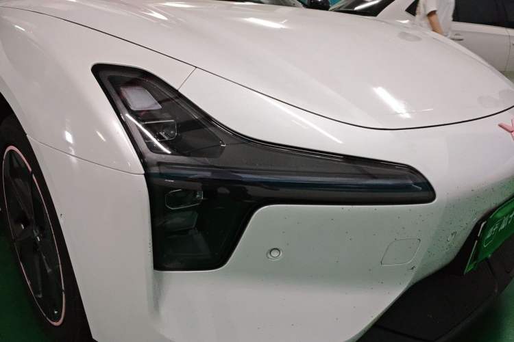 Used XPeng MONA M03 2024 620 with Ultra-Long Range Right Front Headlight