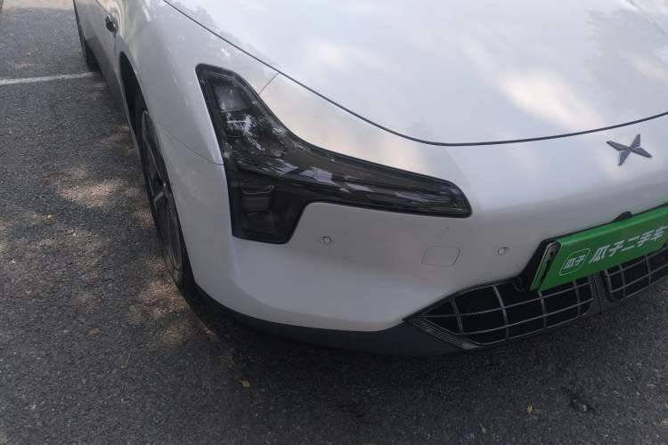 Used XPeng MONA M03 2024 620 with Ultra-Long Range Right Front Headlight