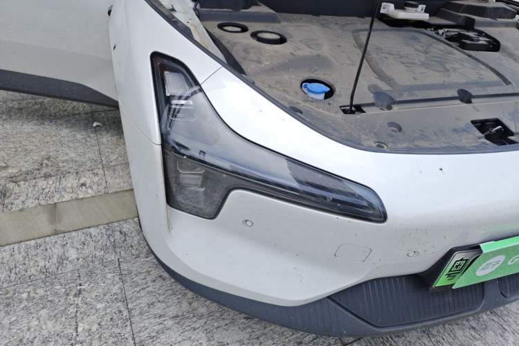 Used XPeng MONA M03 2024 620 with Ultra-Long Range Right Front Headlight