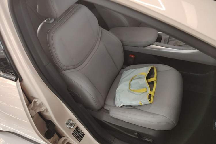Used XPeng MONA M03 2024 620 with Ultra-Long Range Right Front Seat