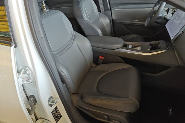Used XPeng MONA M03 2024 620 with Ultra-Long Range Right Front Seat