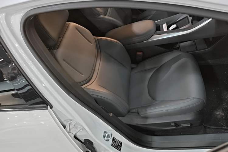 Used XPeng MONA M03 2024 620 with Ultra-Long Range Right Front Seat
