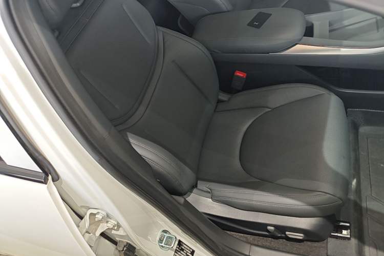 Used XPeng MONA M03 2024 620 with Ultra-Long Range Right Front Seat