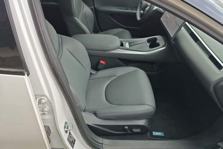 Used XPeng MONA M03 2024 620 with Ultra-Long Range Right Front Seat