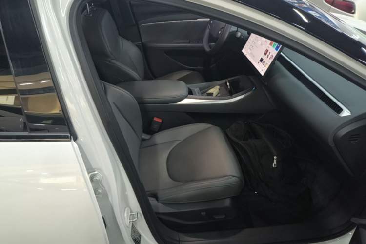 Used XPeng MONA M03 2024 620 with Ultra-Long Range Right Front Seat
