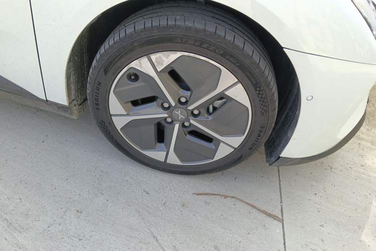 Used XPeng MONA M03 2024 620 with Ultra-Long Range Right Front Wheel Hub