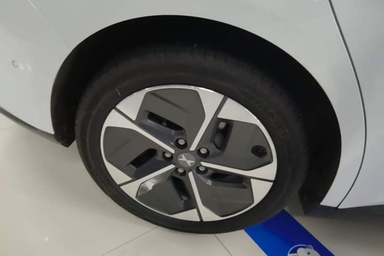 Used XPeng MONA M03 2024 620 with Ultra-Long Range Right Rear Wheel Hub