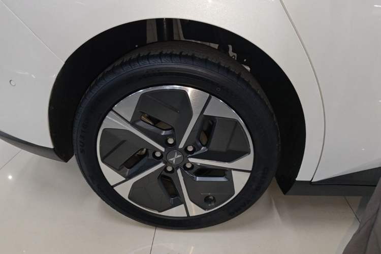 Used XPeng MONA M03 2024 620 with Ultra-Long Range Right Rear Wheel Hub