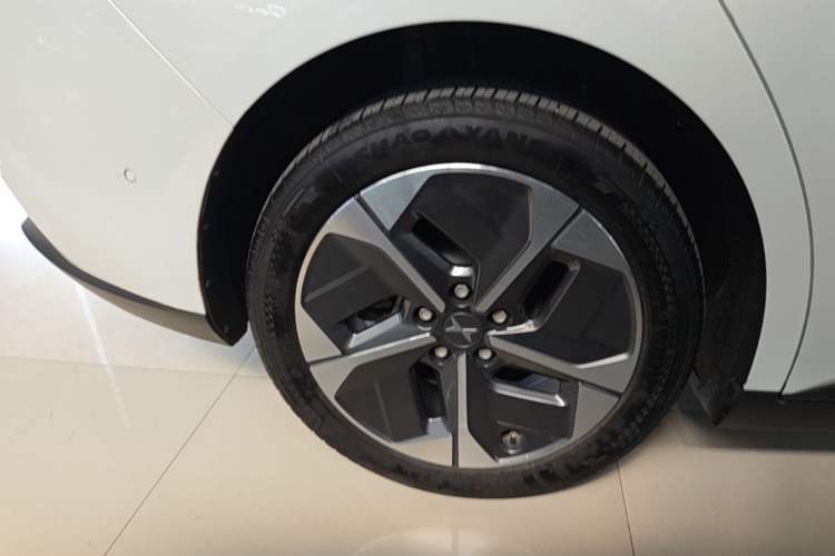 Used XPeng MONA M03 2024 620 with Ultra-Long Range Right Rear Wheel Hub