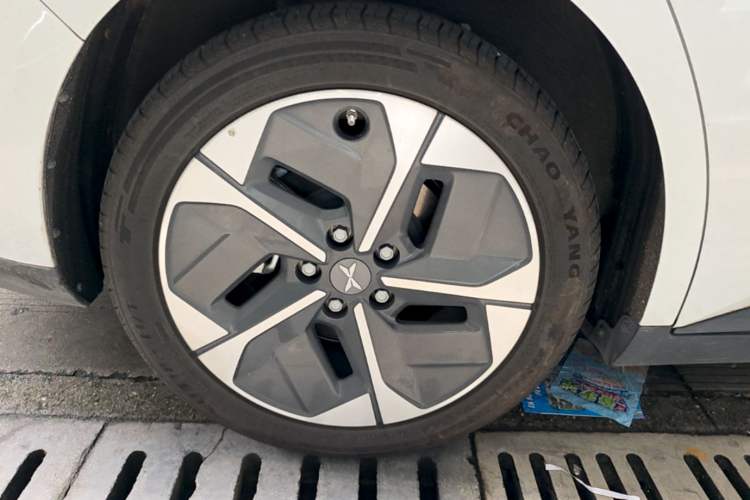 Used XPeng MONA M03 2024 620 with Ultra-Long Range Right Rear Wheel Hub