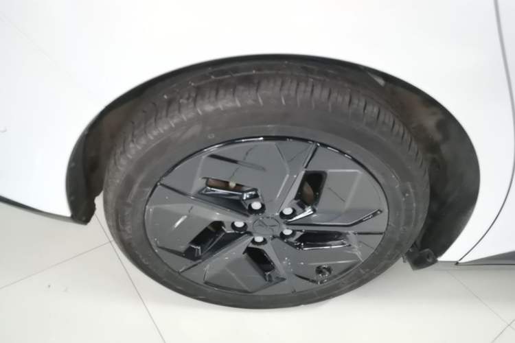 Used XPeng MONA M03 2024 620 with Ultra-Long Range Right Rear Wheel Hub