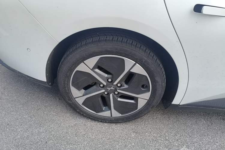 Used XPeng MONA M03 2024 620 with Ultra-Long Range Right Rear Wheel Hub