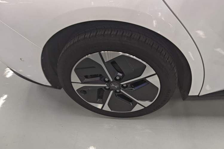 Used XPeng MONA M03 2024 620 with Ultra-Long Range Right Rear Wheel Hub