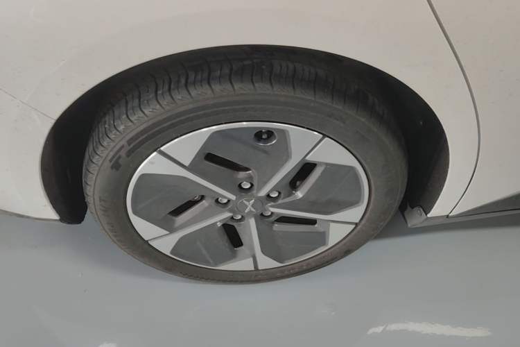 Used XPeng MONA M03 2024 620 with Ultra-Long Range Right Rear Wheel Hub