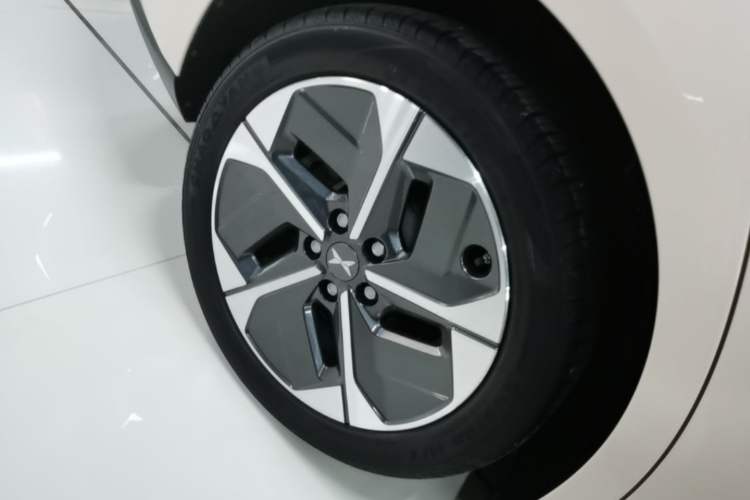 Used XPeng MONA M03 2024 620 with Ultra-Long Range Right Rear Wheel Hub