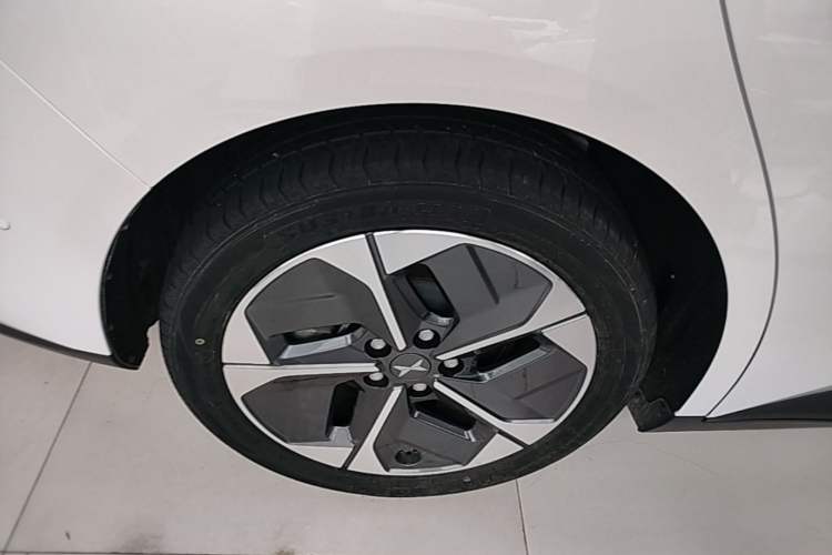 Used XPeng MONA M03 2024 620 with Ultra-Long Range Right Rear Wheel Hub